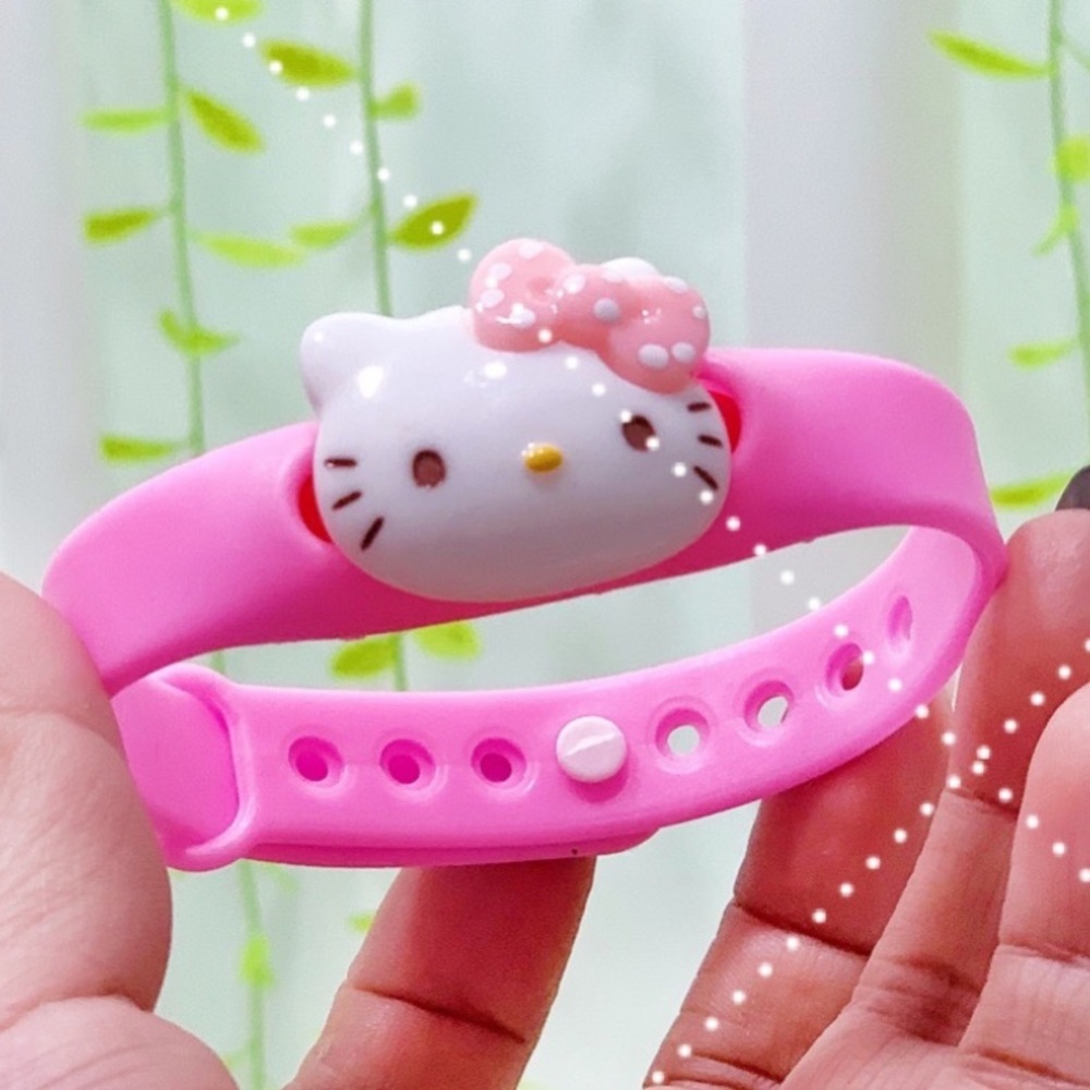 Hello Kitty bracelet to avoid the mosquito